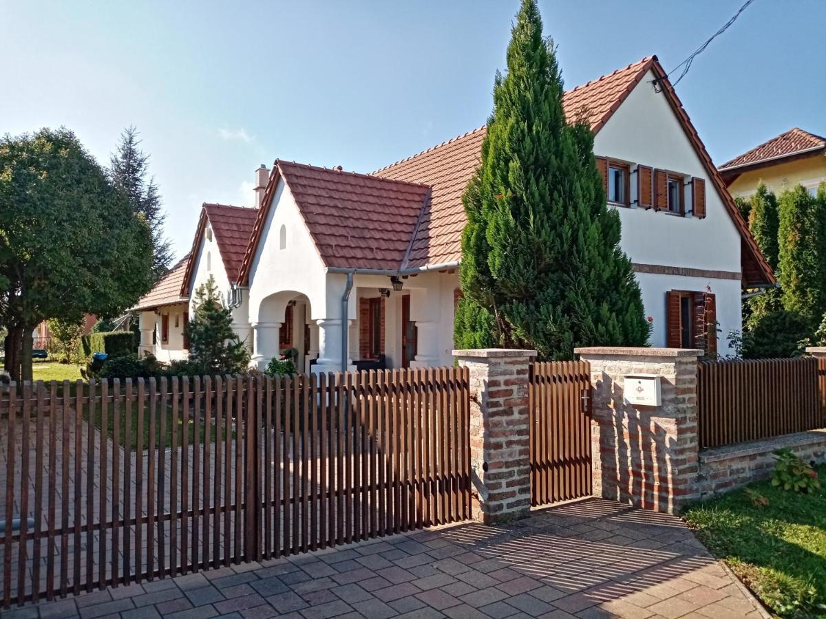 Négy Évszak Apartmanház Zalakaros Esterno foto